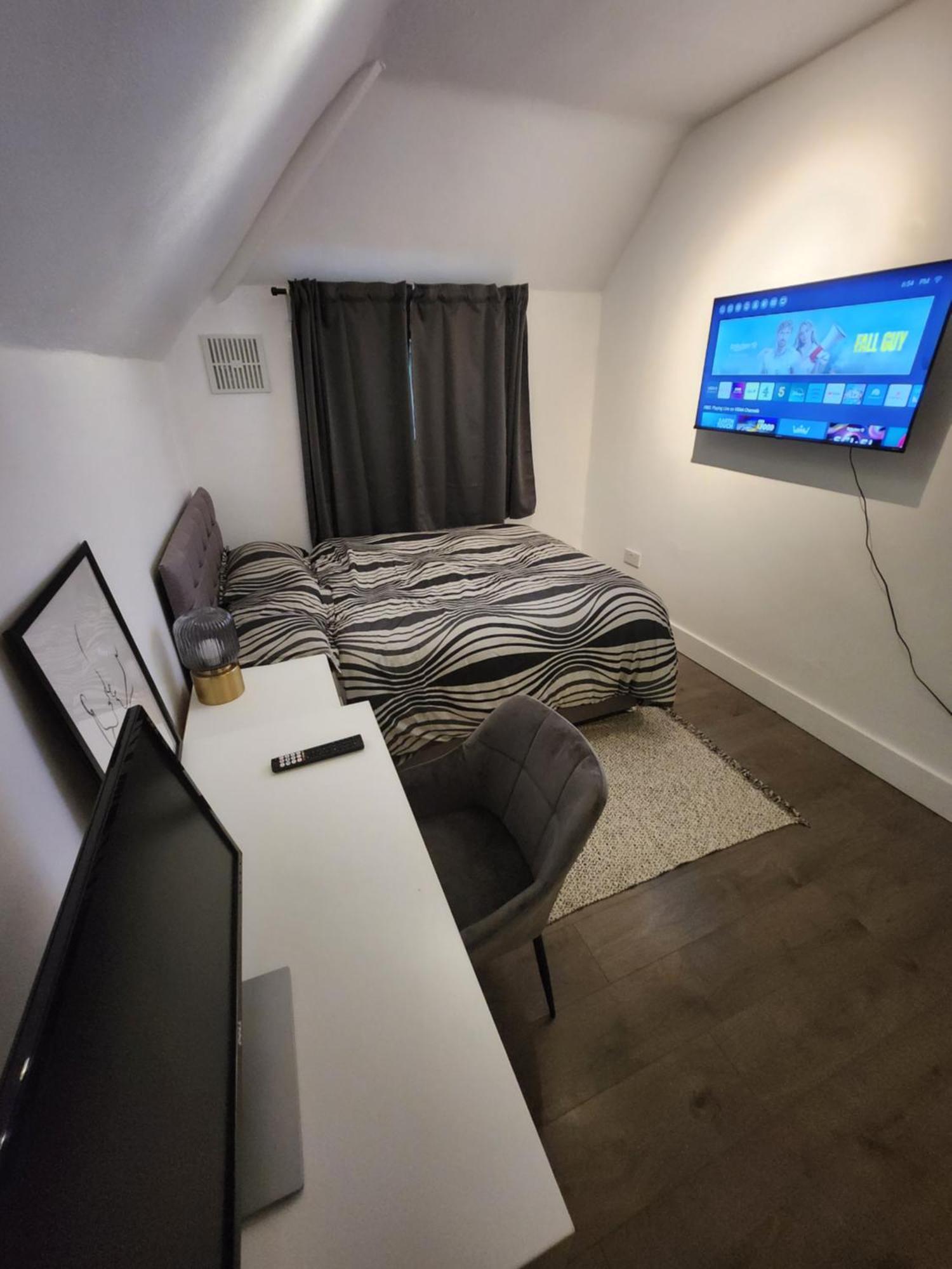 Leilighet Flat With Work Station, Monitor, Smart Tv & Netflix London