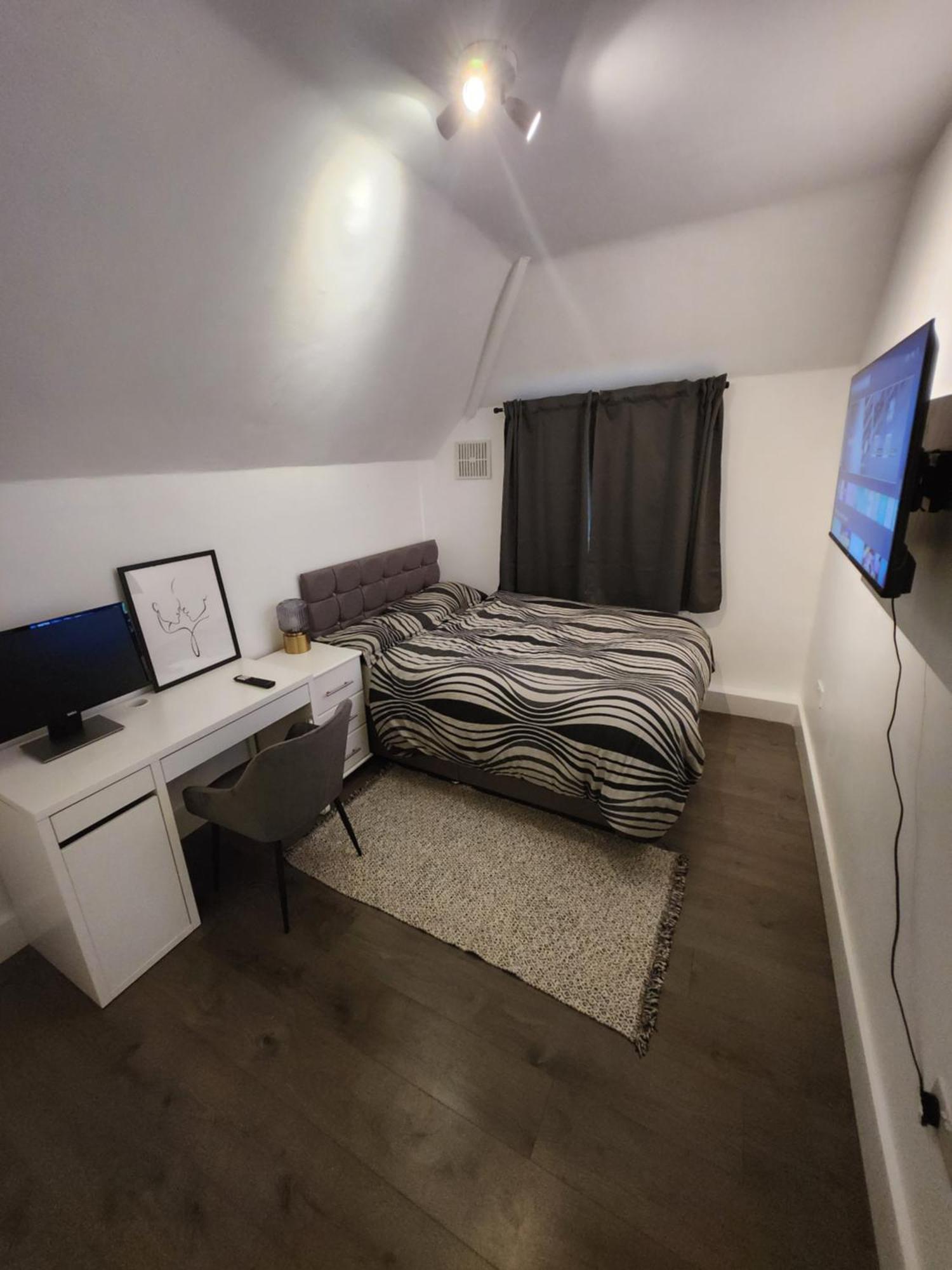 Flat With Work Station, Monitor, Smart Tv & Netflix Leilighet London