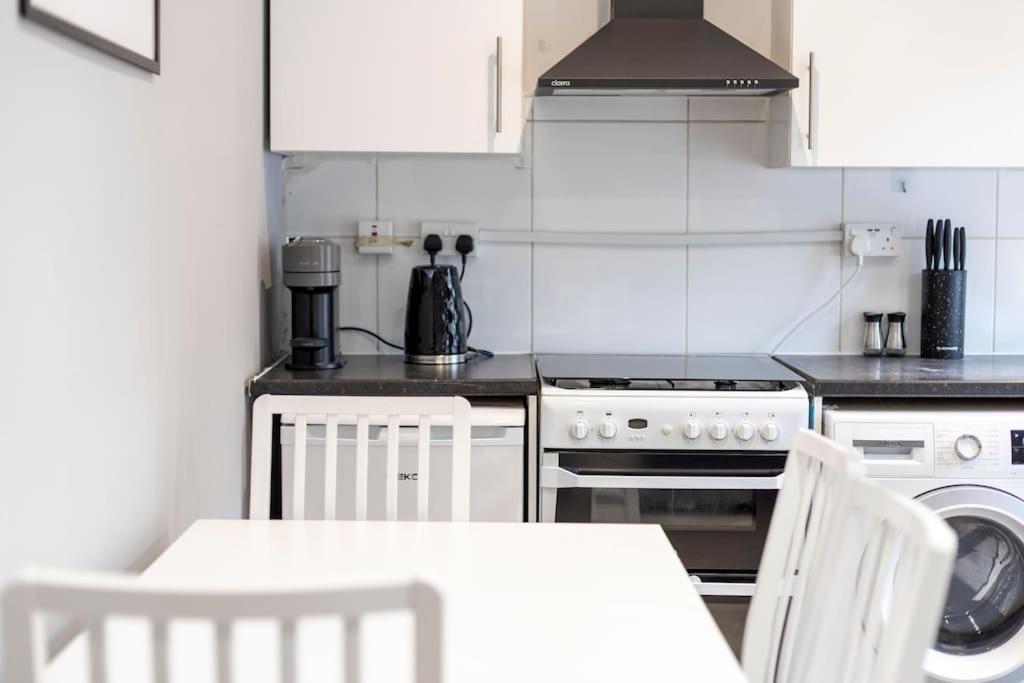 2 Bedroom Flat In Notting Hill Lägenhet London