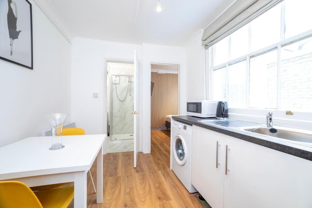 1 Bedroom Flat In Notting Hill * London
