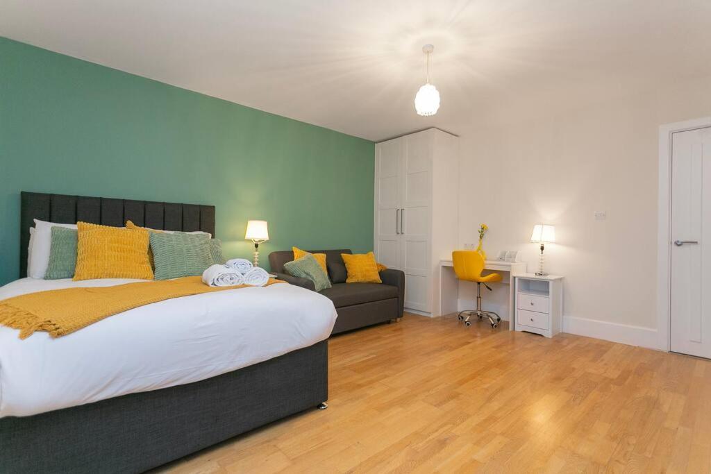 Trendy 1br In West Kensington -opposite Station Appartement *