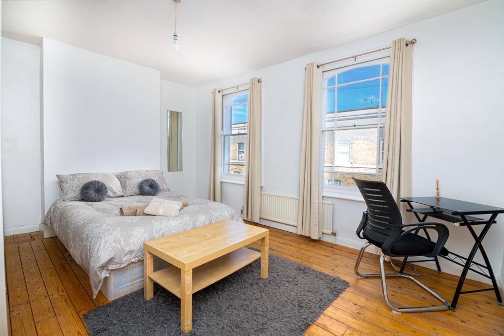 Guest house Bright Spacious Double Bedroom *