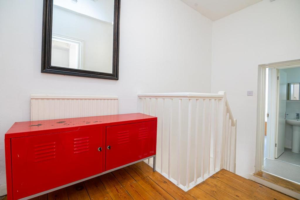 Guest house Bright Spacious Double Bedroom London