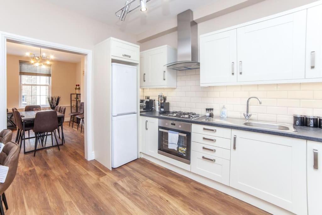 Spacy 3 Bedroom Woolwich Leilighet