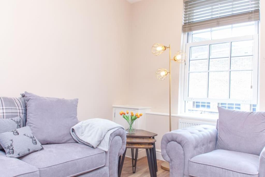 Lägenhet Spacy 3 Bedroom Woolwich *