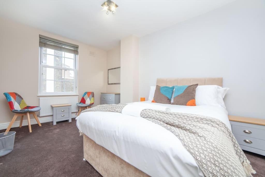 Spacy 3 Bedroom Woolwich Lägenhet