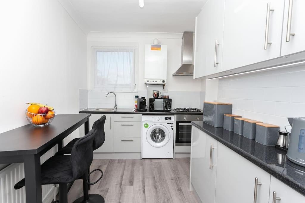 Cosy Comfy 1 Bedroom In Location Lägenhet London