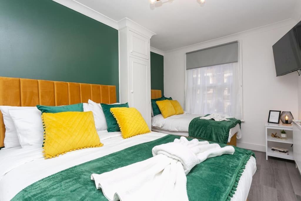 Cosy Comfy 1 Bedroom In Location Lägenhet