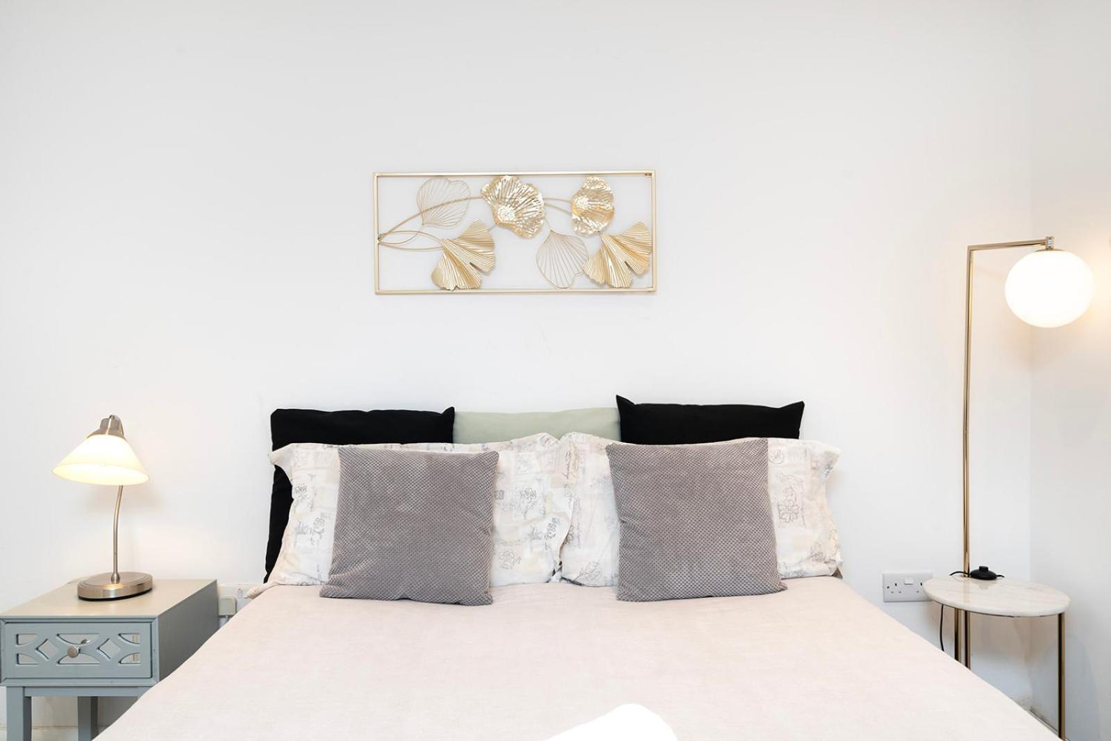 Leilighet Cosy 1 Bedroom Walking Distance To Mall With Parking Available London