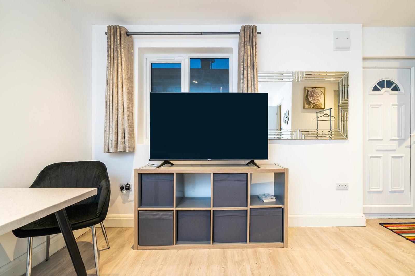 Leilighet Cosy 1 Bedroom Walking Distance To Mall With Parking Available