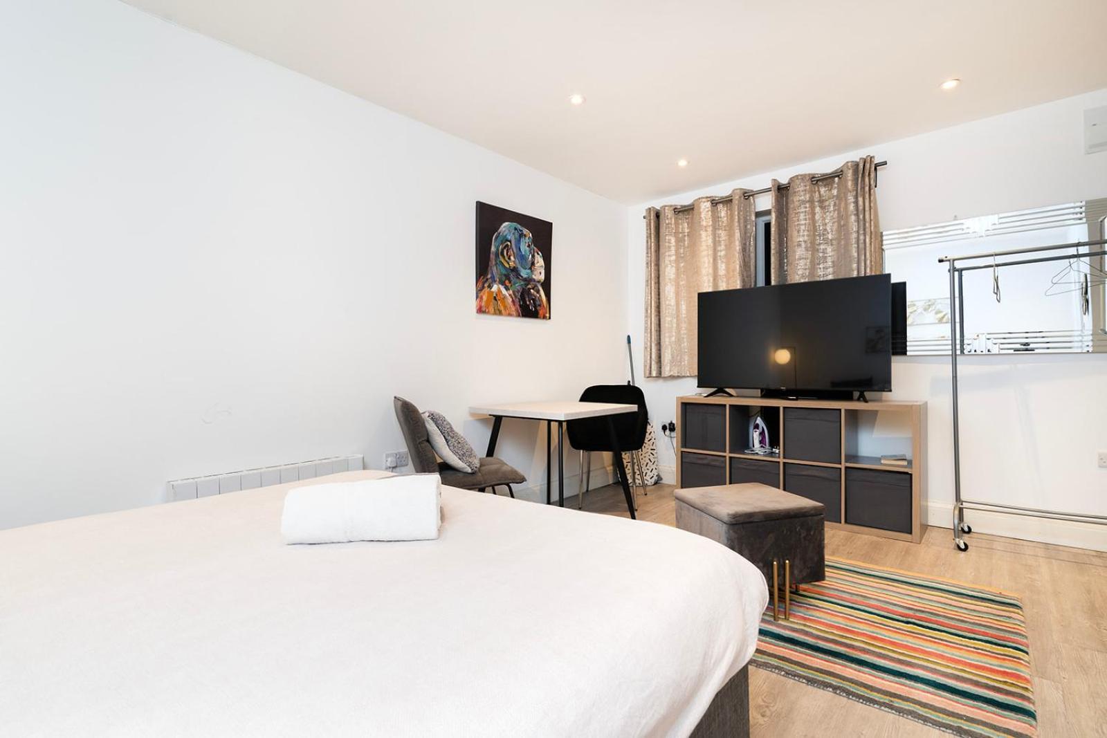 Leilighet Cosy 1 Bedroom Walking Distance To Mall With Parking Available *