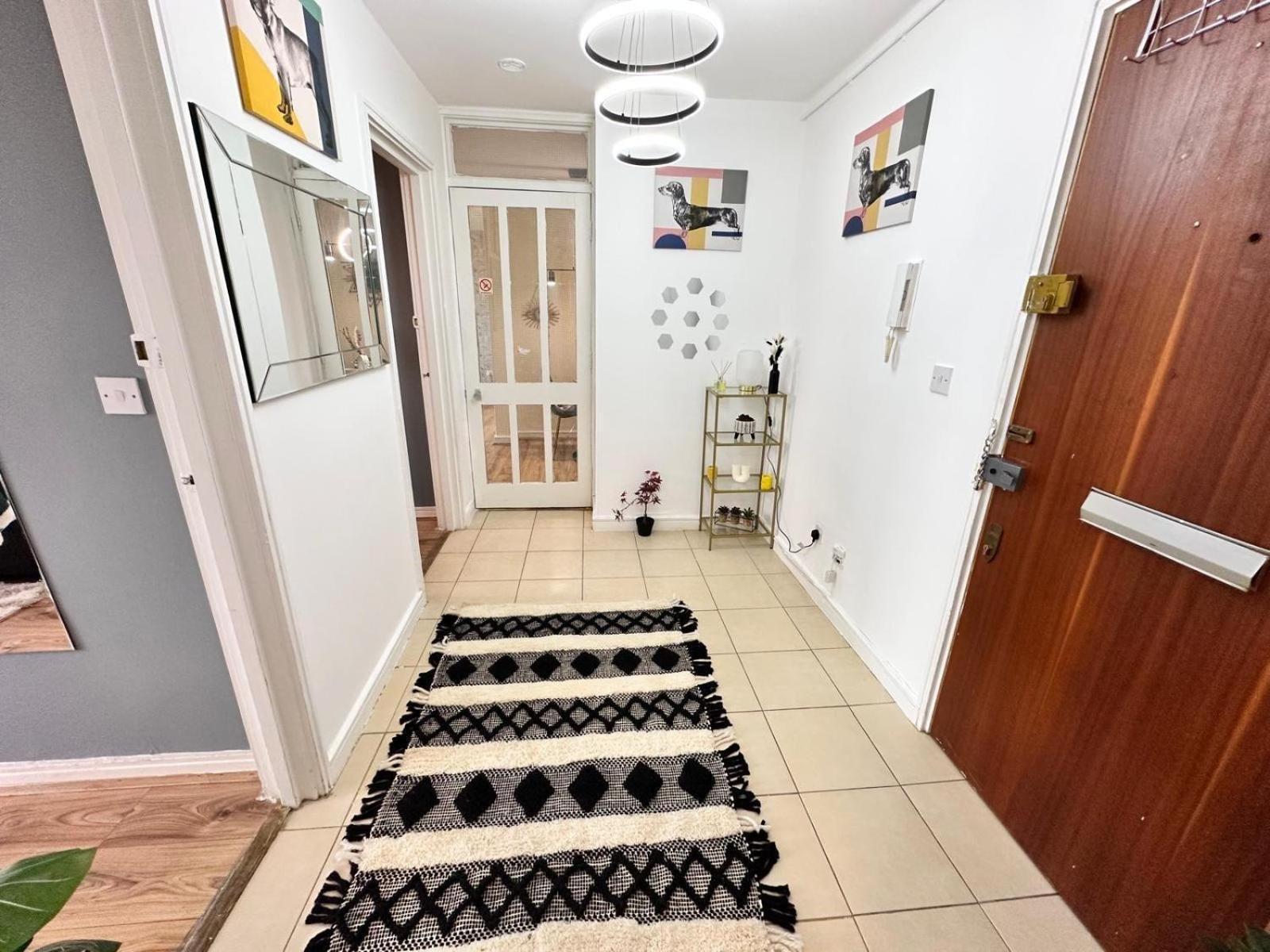 Kensington Two Bedroom Near Cromwell Hospital Leilighet London