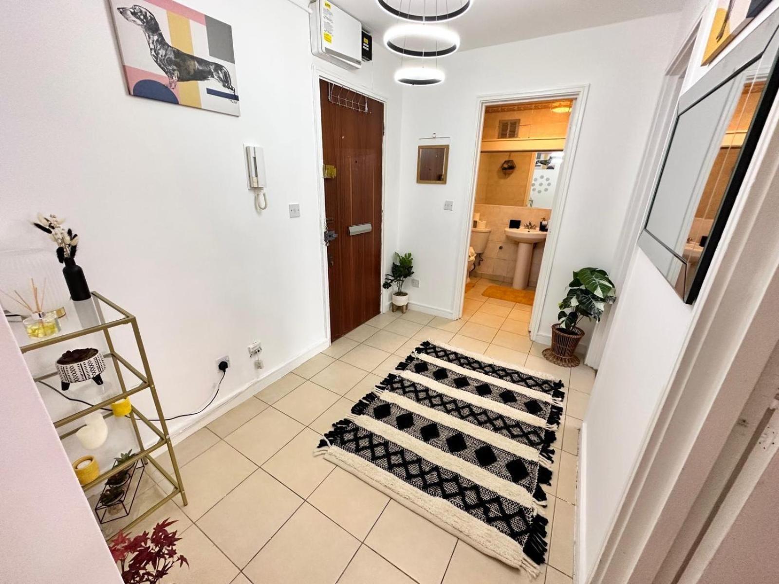 Kensington Two Bedroom Near Cromwell Hospital Leilighet London