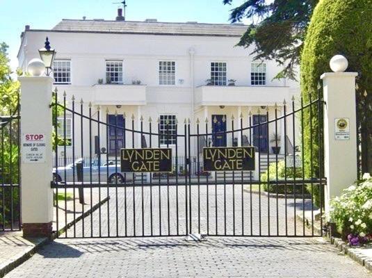 Privat bolig Beautiful In Gated Community London