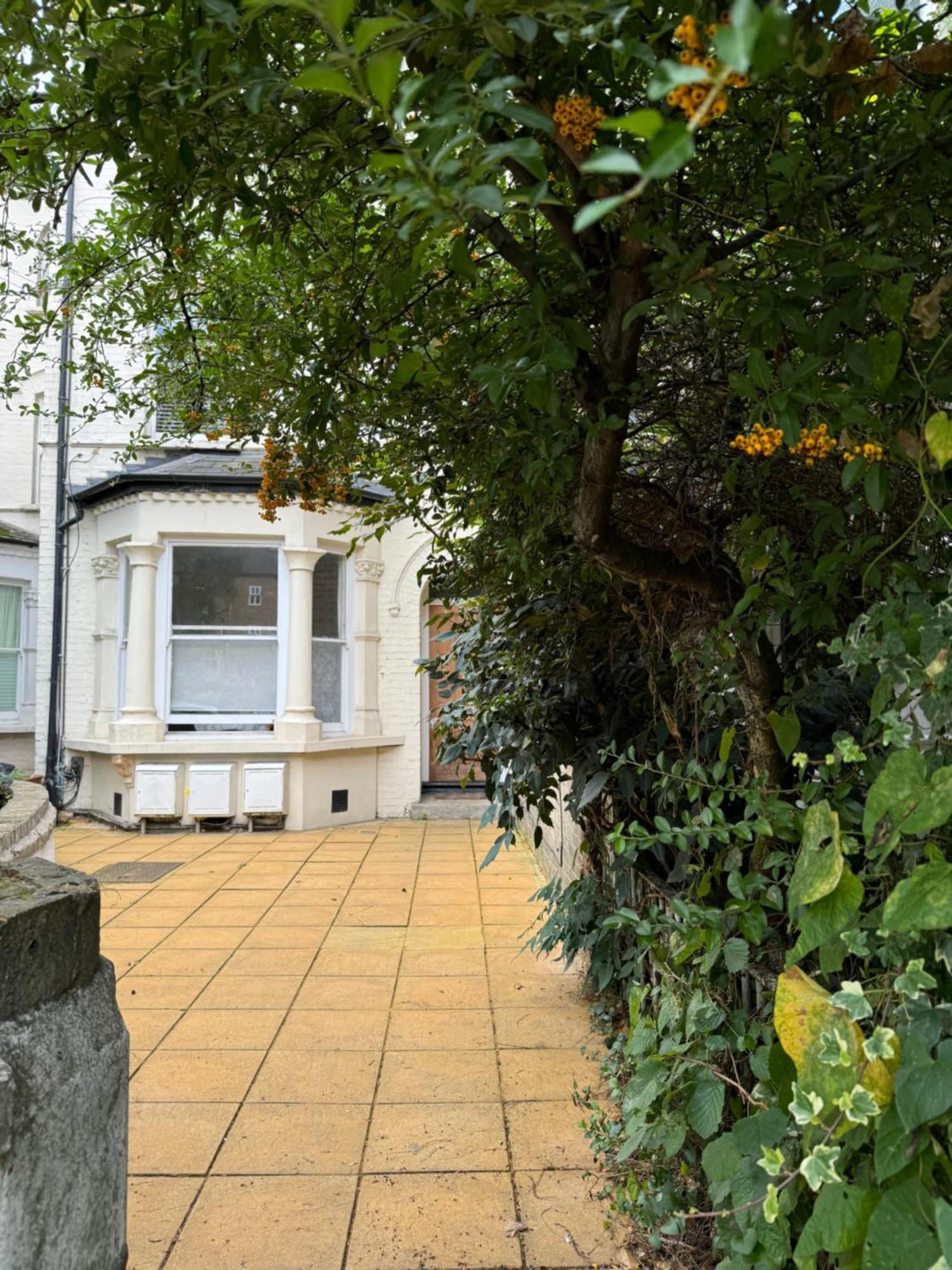 A Beautiful With A Private Garden Privat overnatting *