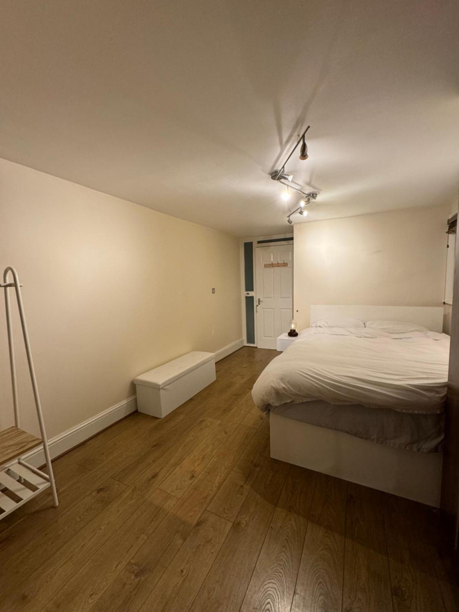 A Beautiful With A Private Garden Privat overnatting London
