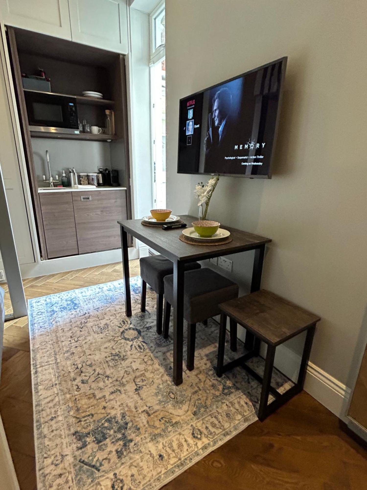 Chelsea Flat, Convenient And Quiet *