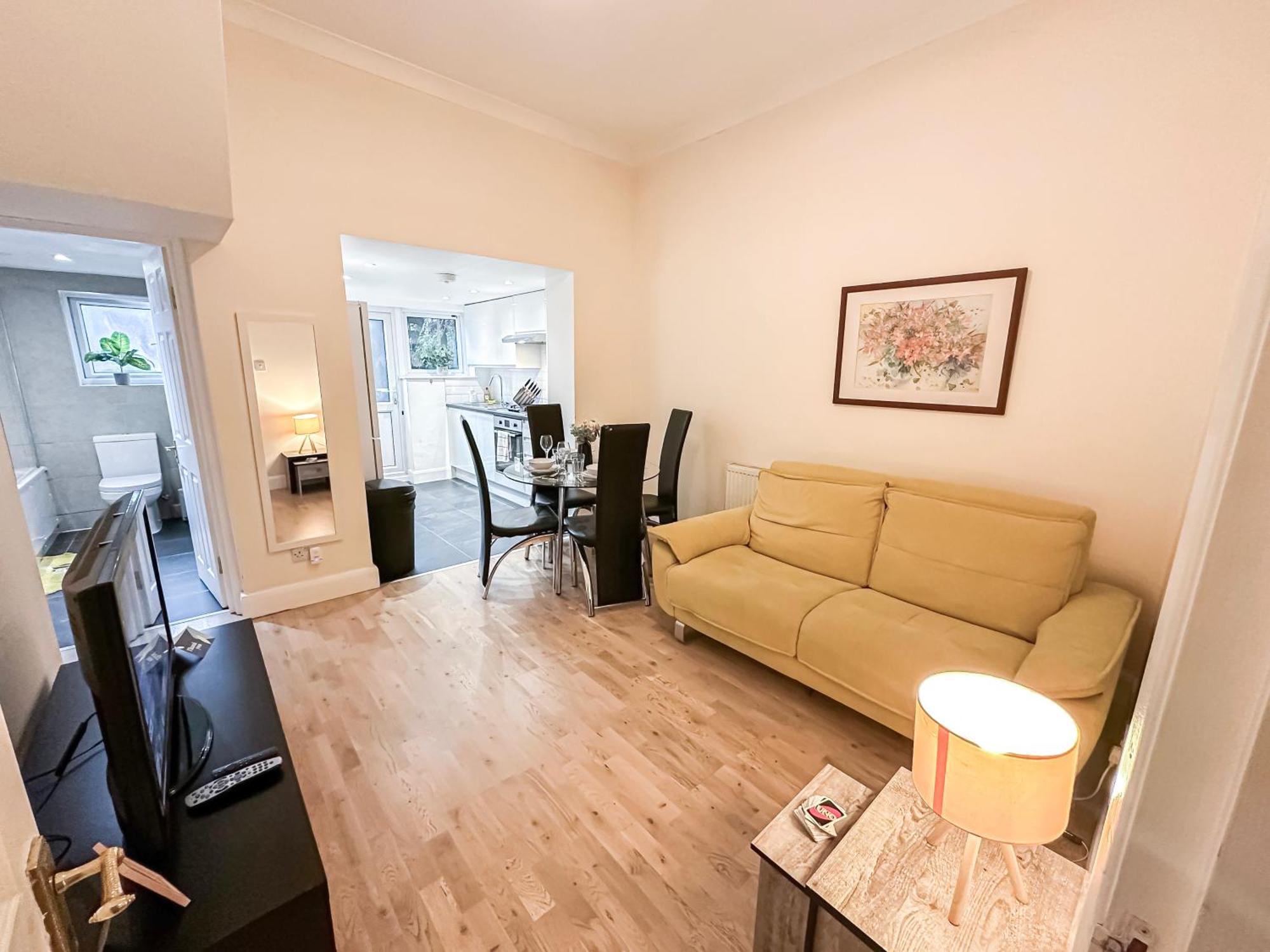 1bedroom Flat With Small Garden In Finsbury Park, Highbury Apartment