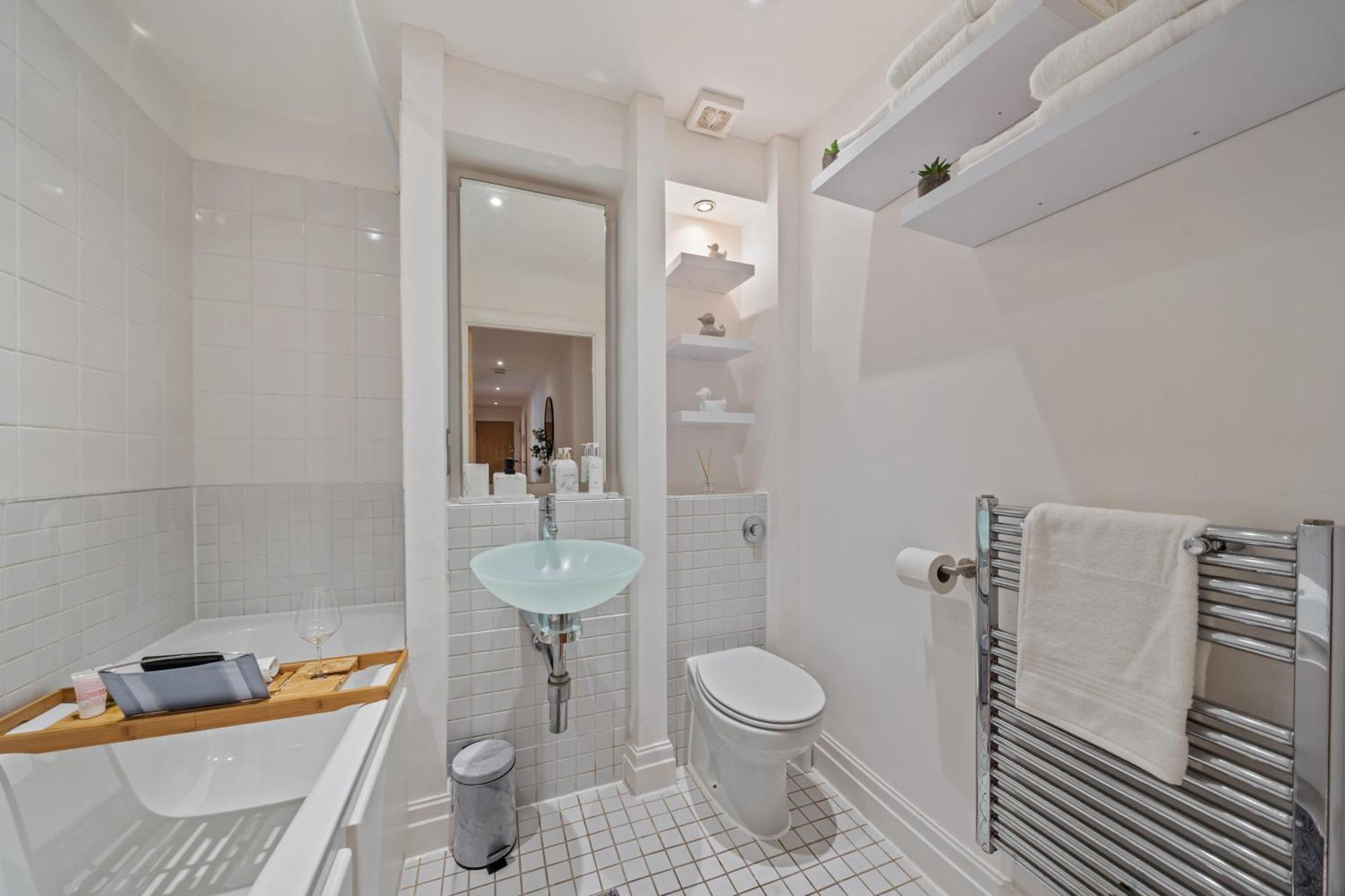 2 Bedroom In Hoxton Square, Shoreditch, London, N1 Londra