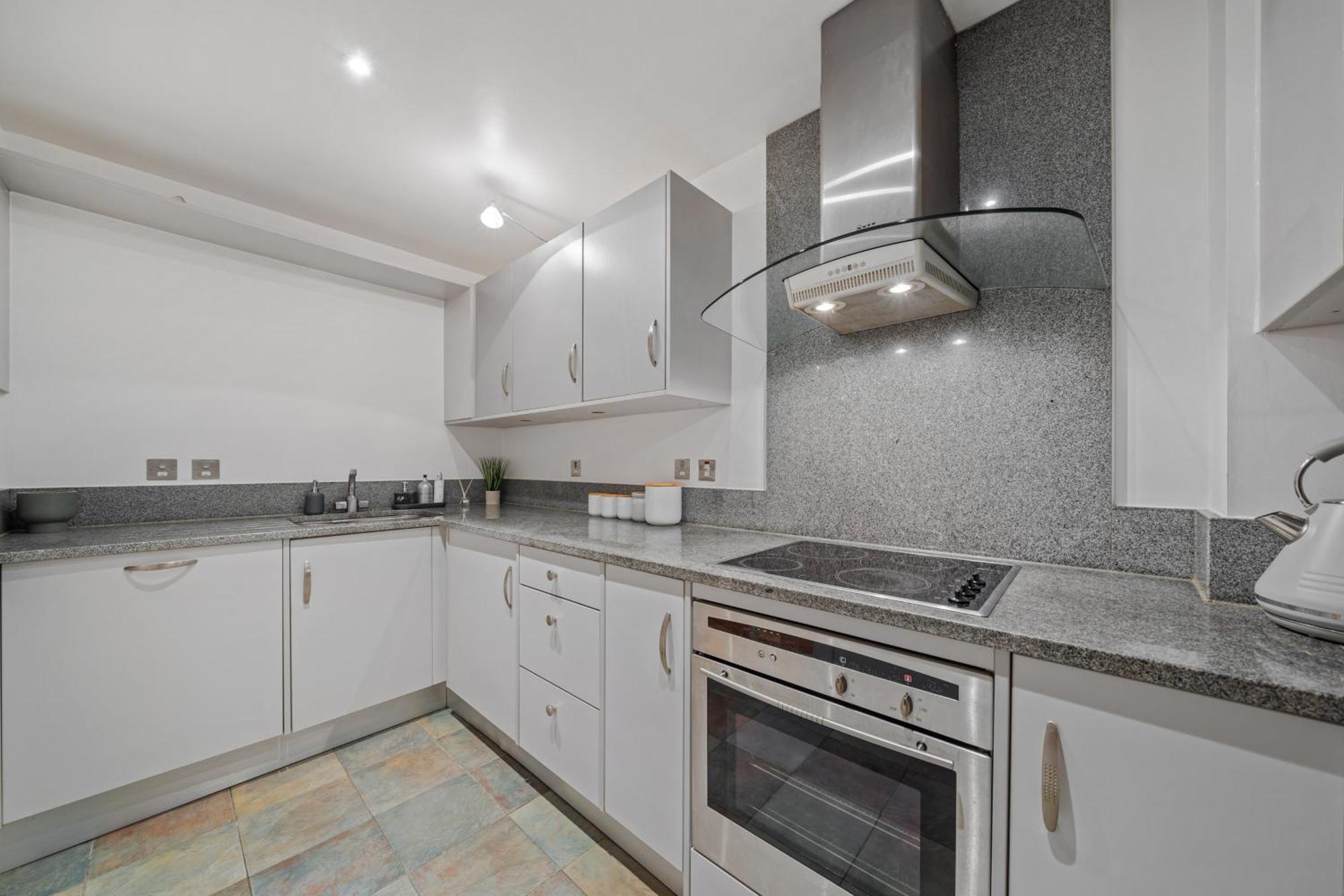 2 Bedroom In Hoxton Square, Shoreditch, London, N1 * Londra
