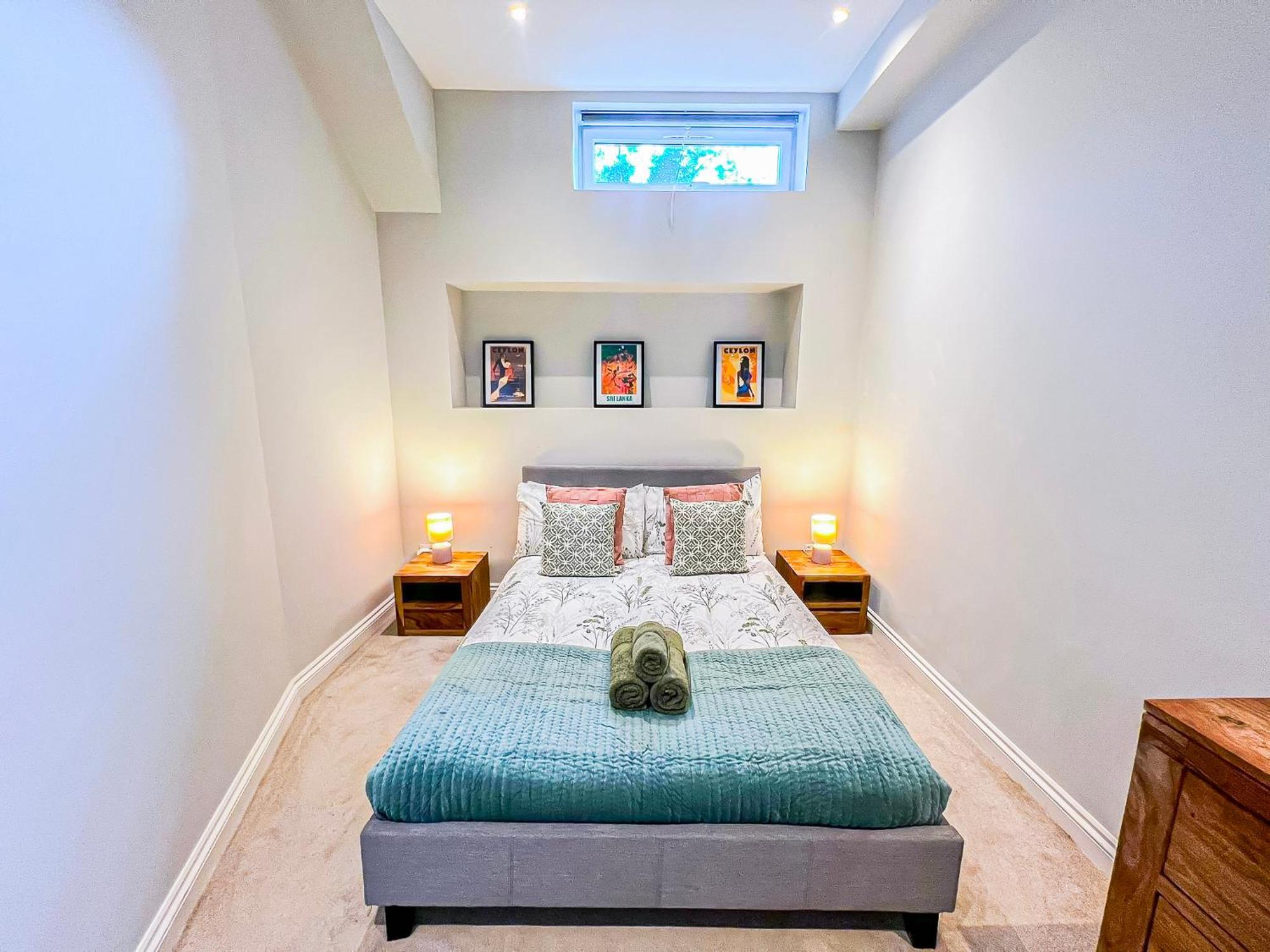 Leilighet Sleek 2 Bedroom Flat With Private Patio & Firepit In Shepherds Bush, Near Hammersmith *