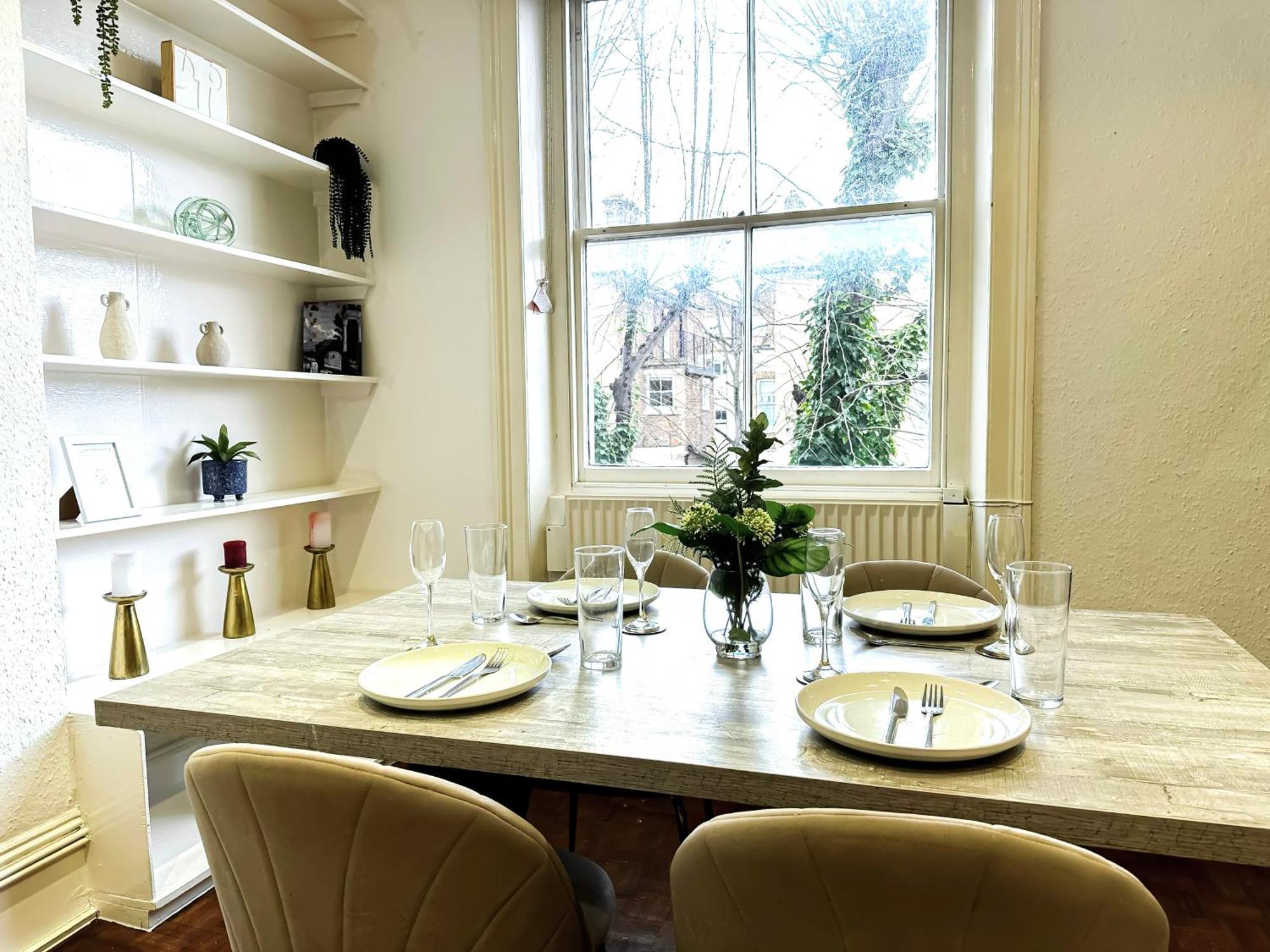 Stylish 2-bedroom Near Abbey Road, Maida Vale Londen