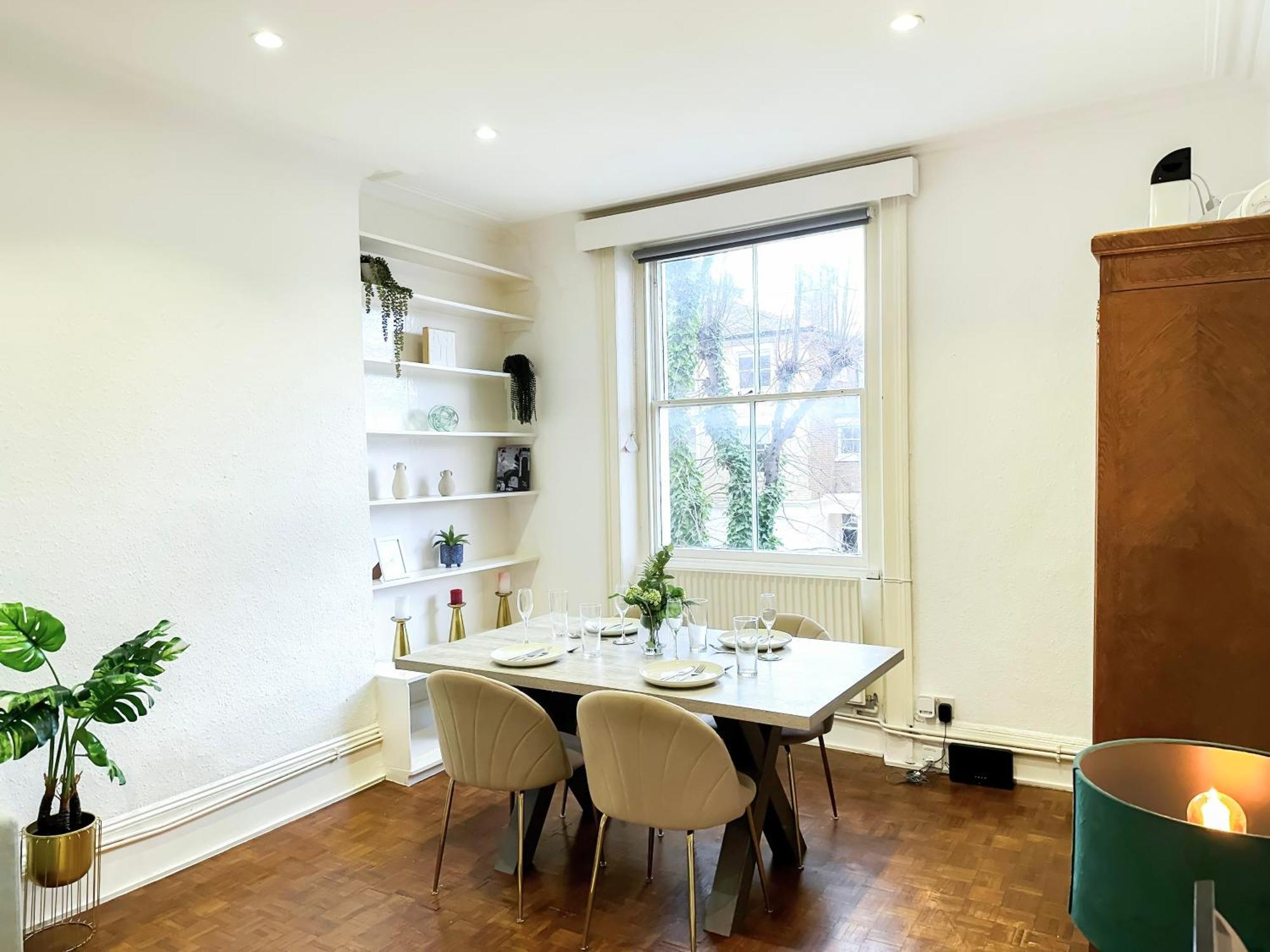 Stylish 2-bedroom Near Abbey Road, Maida Vale * Londen