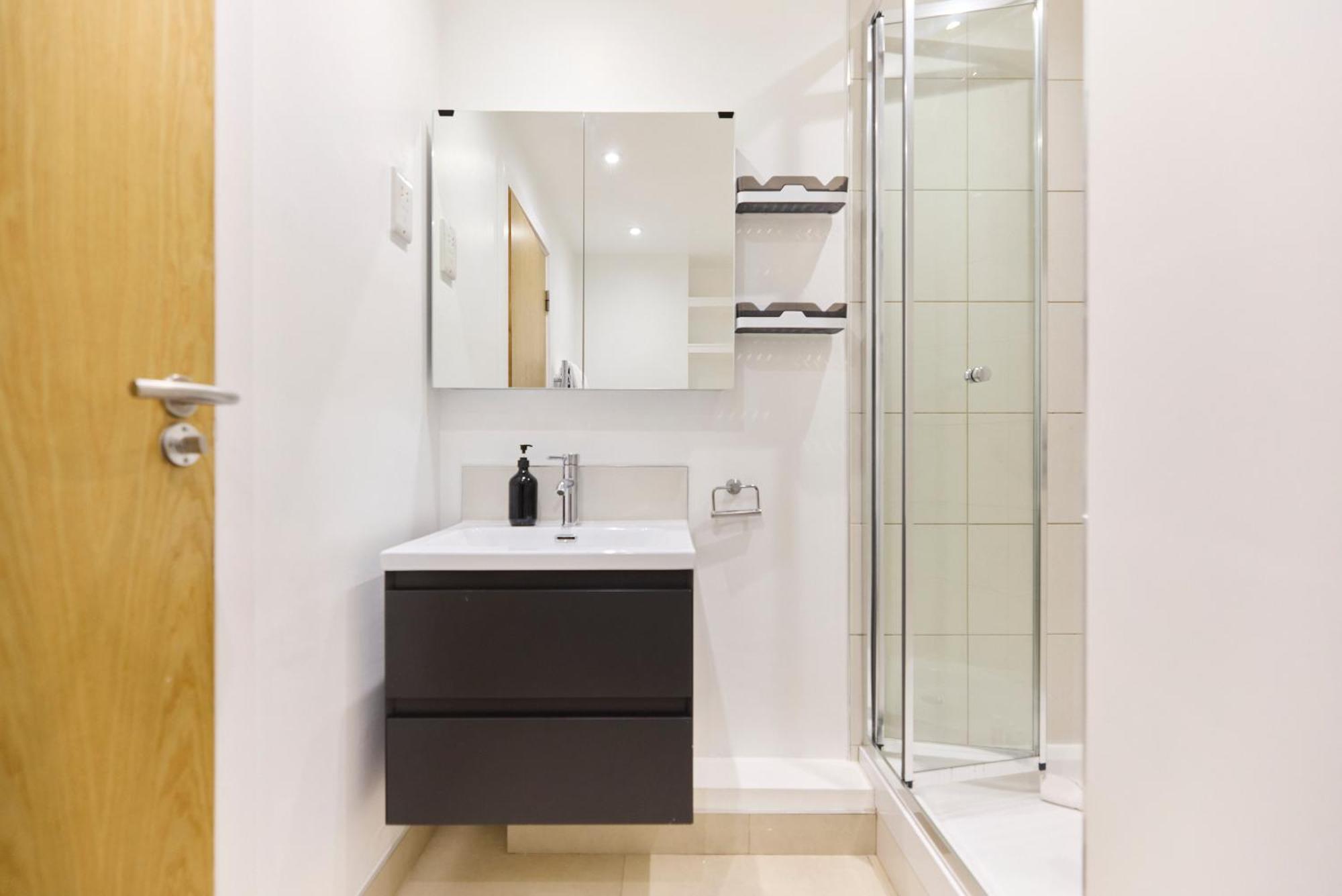 The Gwendolen Place - Contemporary 2bdr Flat With Terrace And Balcony Appartement