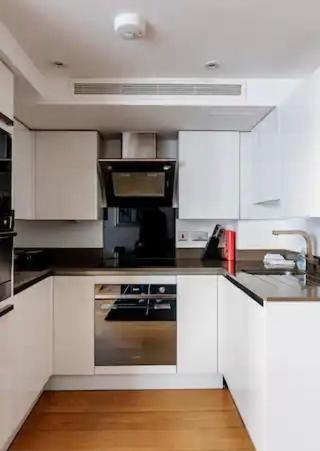 Appartement Modern 2br And Elevator C-london