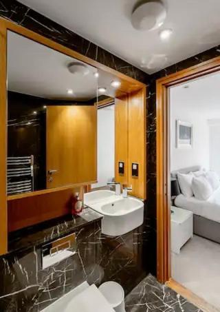 Modern 2br And Elevator C-london Appartement Londen