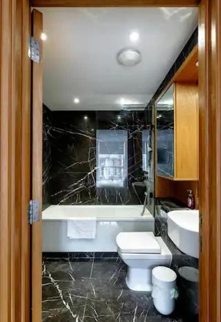 Modern 2br And Elevator C-london Apartment