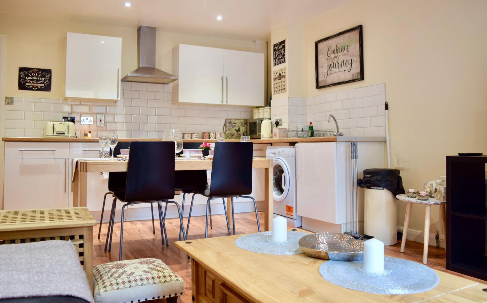 Stylish And Homely 4 Bedroom In East Appartement *