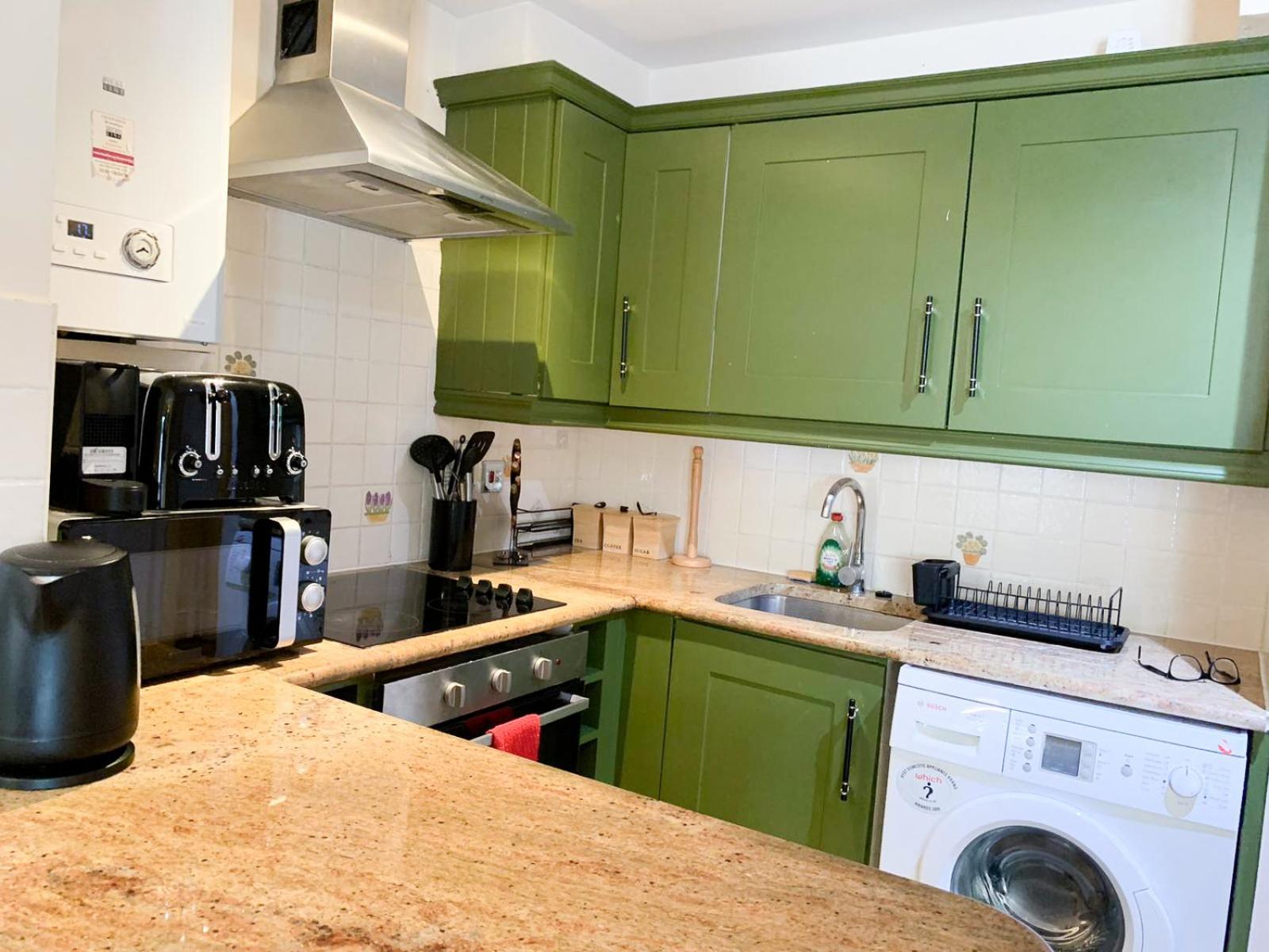 Lovely 1 Bedroom Flat In West Kensington London, Shepherd's Bush