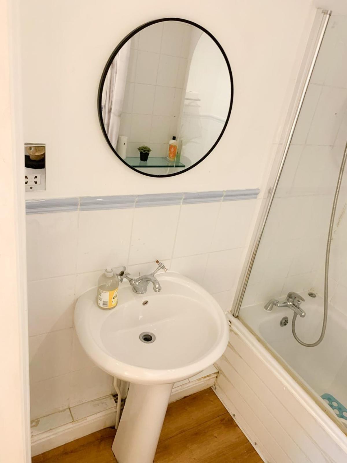 Lovely 1 Bedroom Flat In West Kensington London, Shepherd's Bush Londen