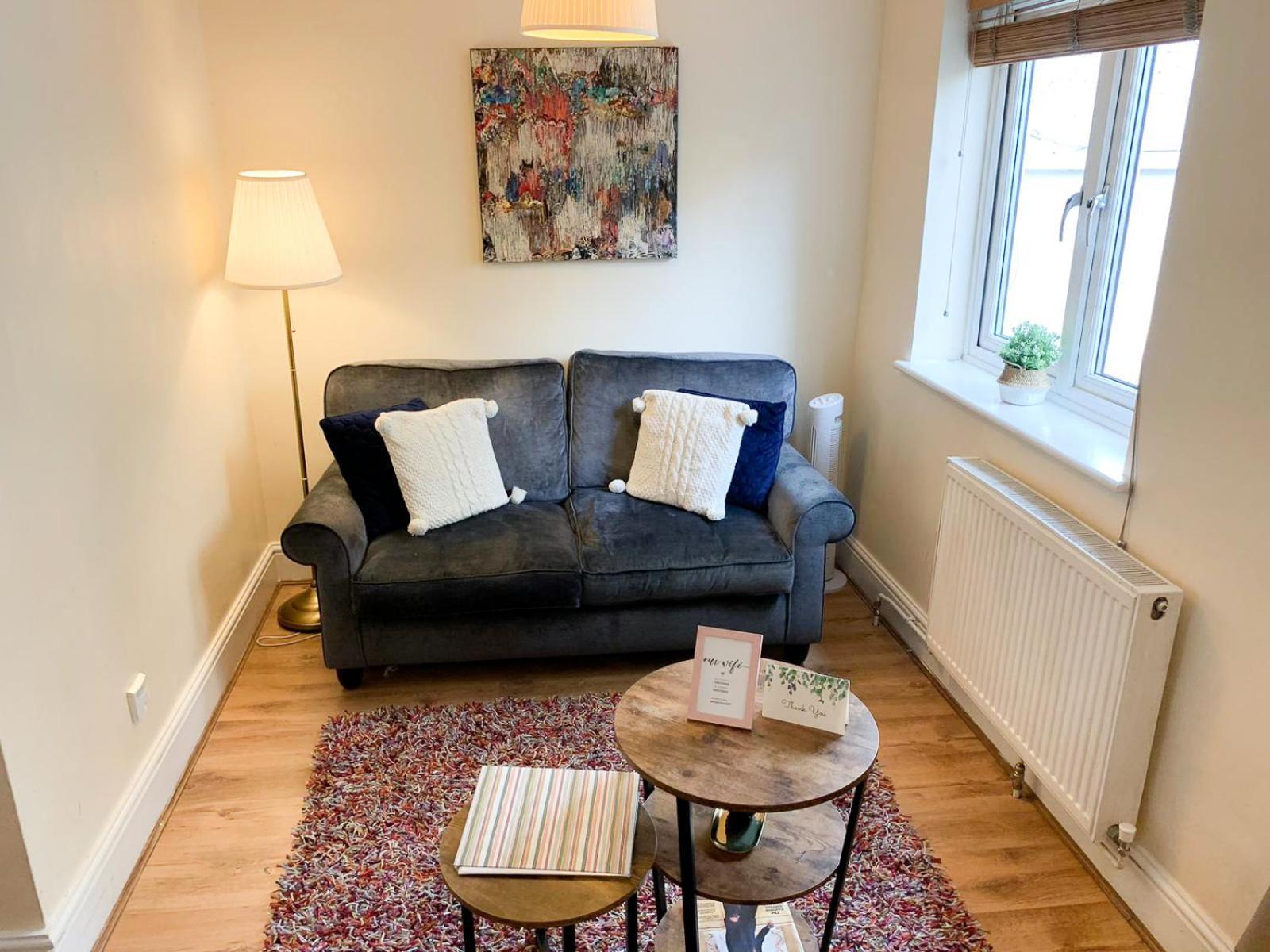 Lovely 1 Bedroom Flat In West Kensington London, Shepherd's Bush Appartement Londen