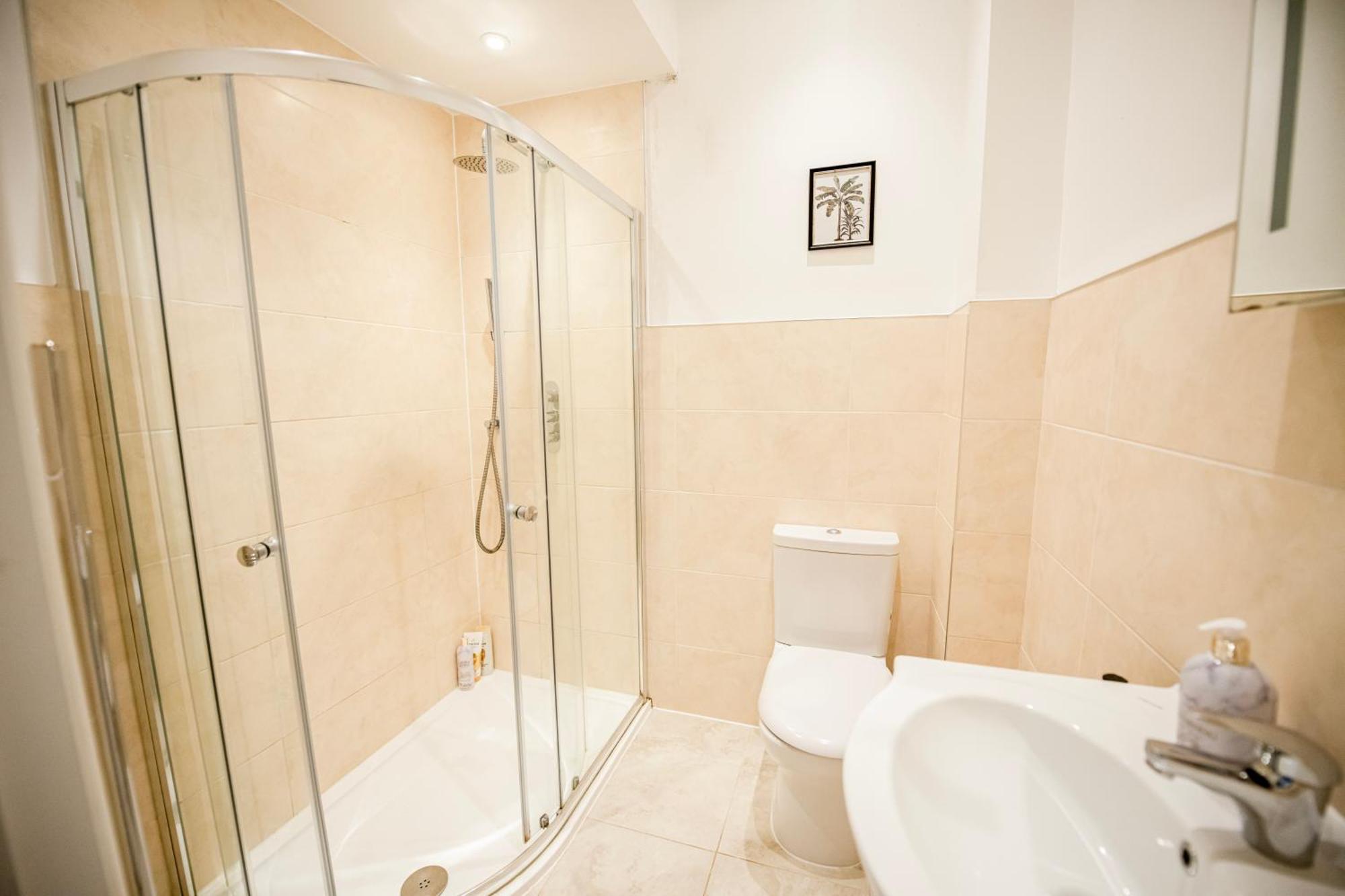 Charming 2-bedroom Flat In Shepherd's Bush, Near Hammersmith London