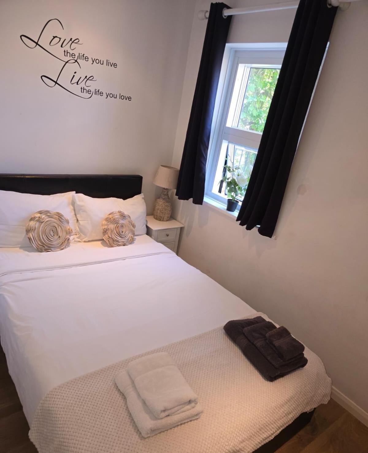 Super Beautiful Three Bedroom Apartment *