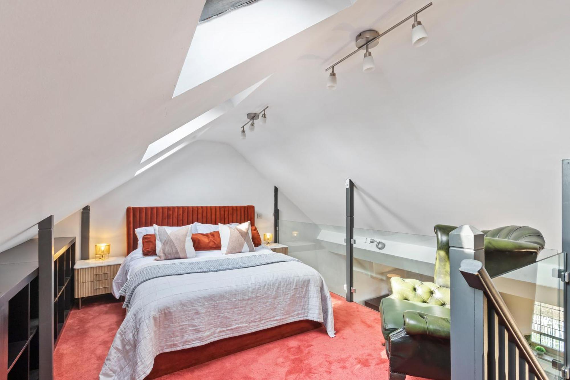 Designer 1 Bed Loft Apartment, Sw16 Lejlighed *