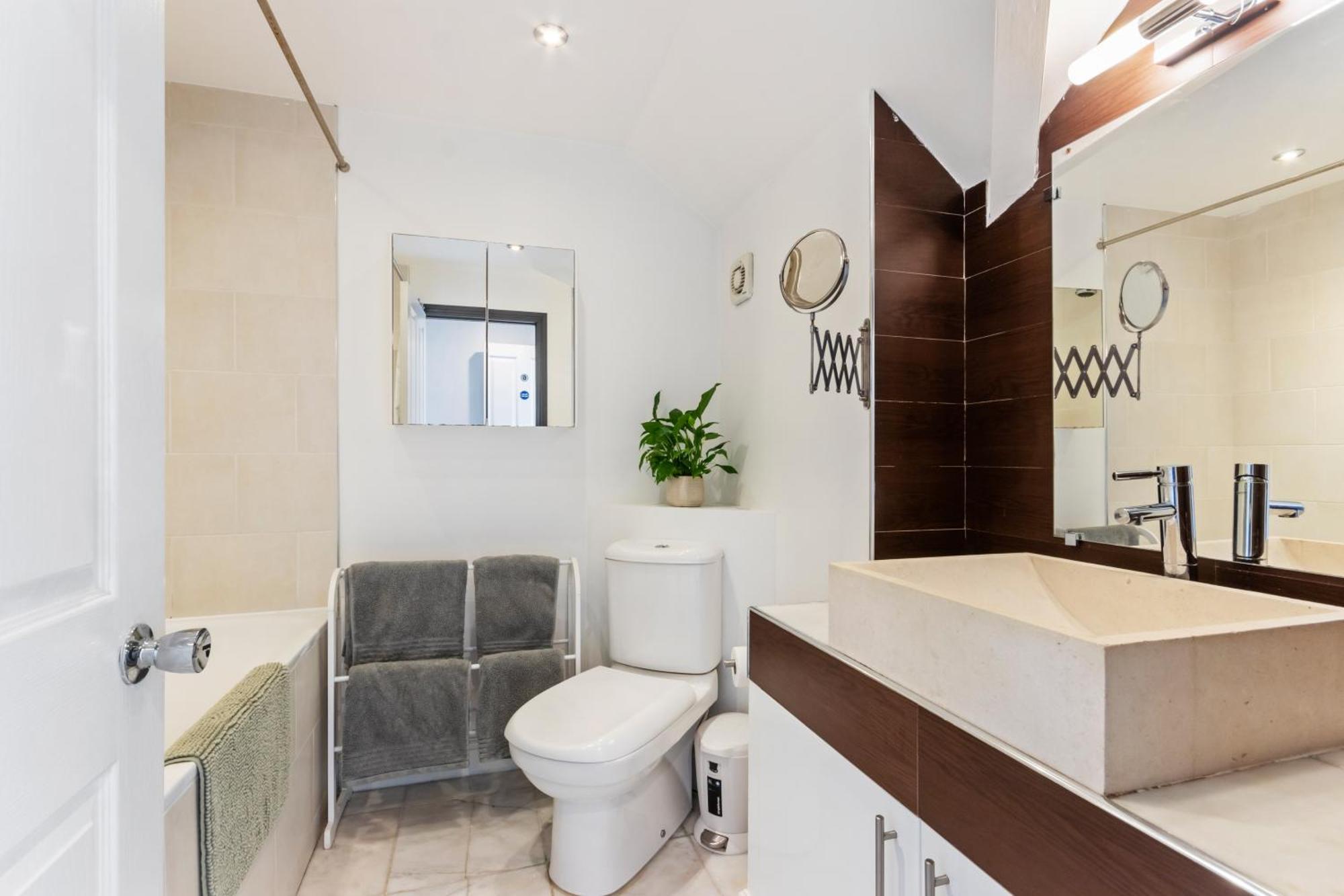 Lejlighed Designer 1 Bed Loft Apartment, Sw16 London