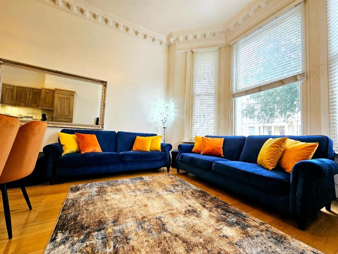 Lovely Ground Floor With High Ceiling And A Private Garden By Earl's Court Station *