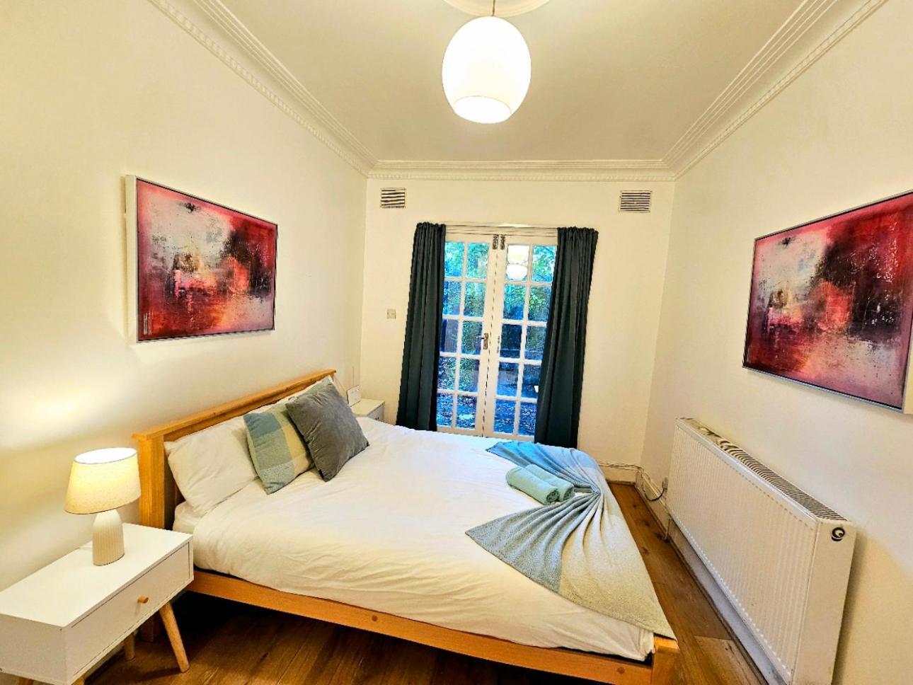 Lovely Ground Floor With High Ceiling And A Private Garden By Earl's Court Station Appartement