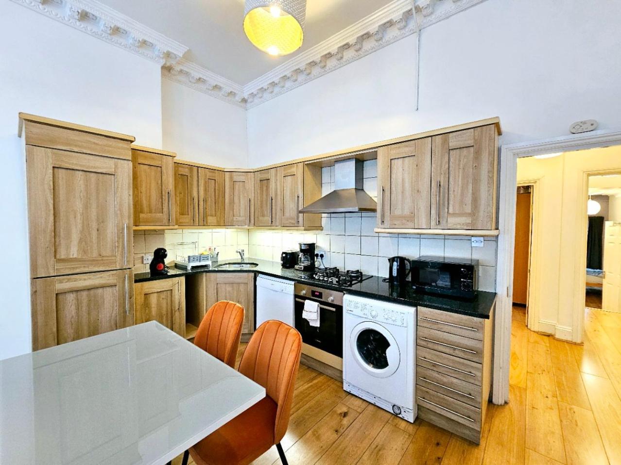 Appartement Lovely Ground Floor With High Ceiling And A Private Garden By Earl's Court Station