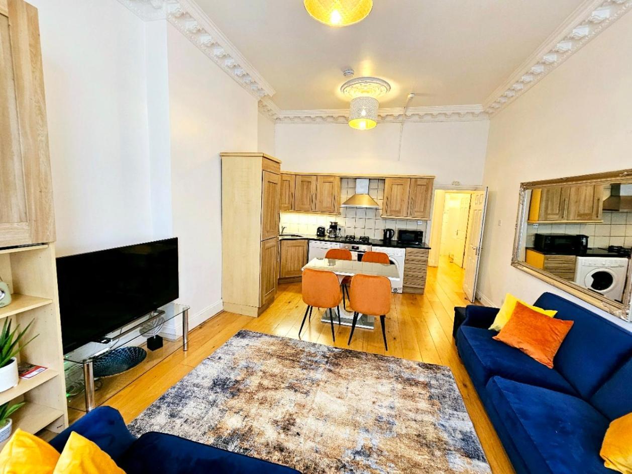 Appartement Lovely Ground Floor With High Ceiling And A Private Garden By Earl's Court Station *