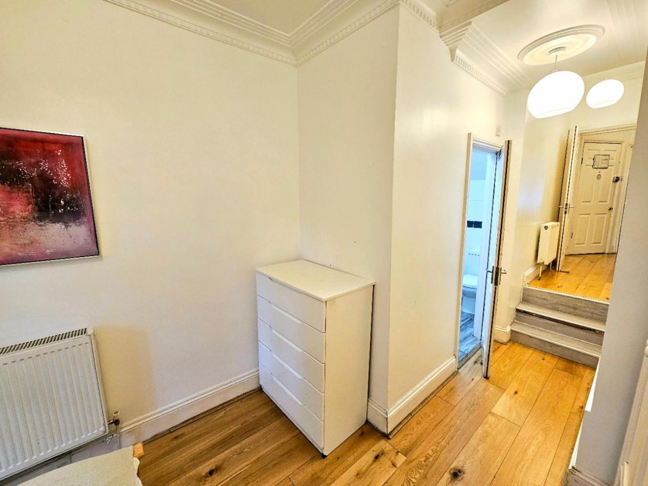 Lovely Ground Floor With High Ceiling And A Private Garden By Earl's Court Station Appartement