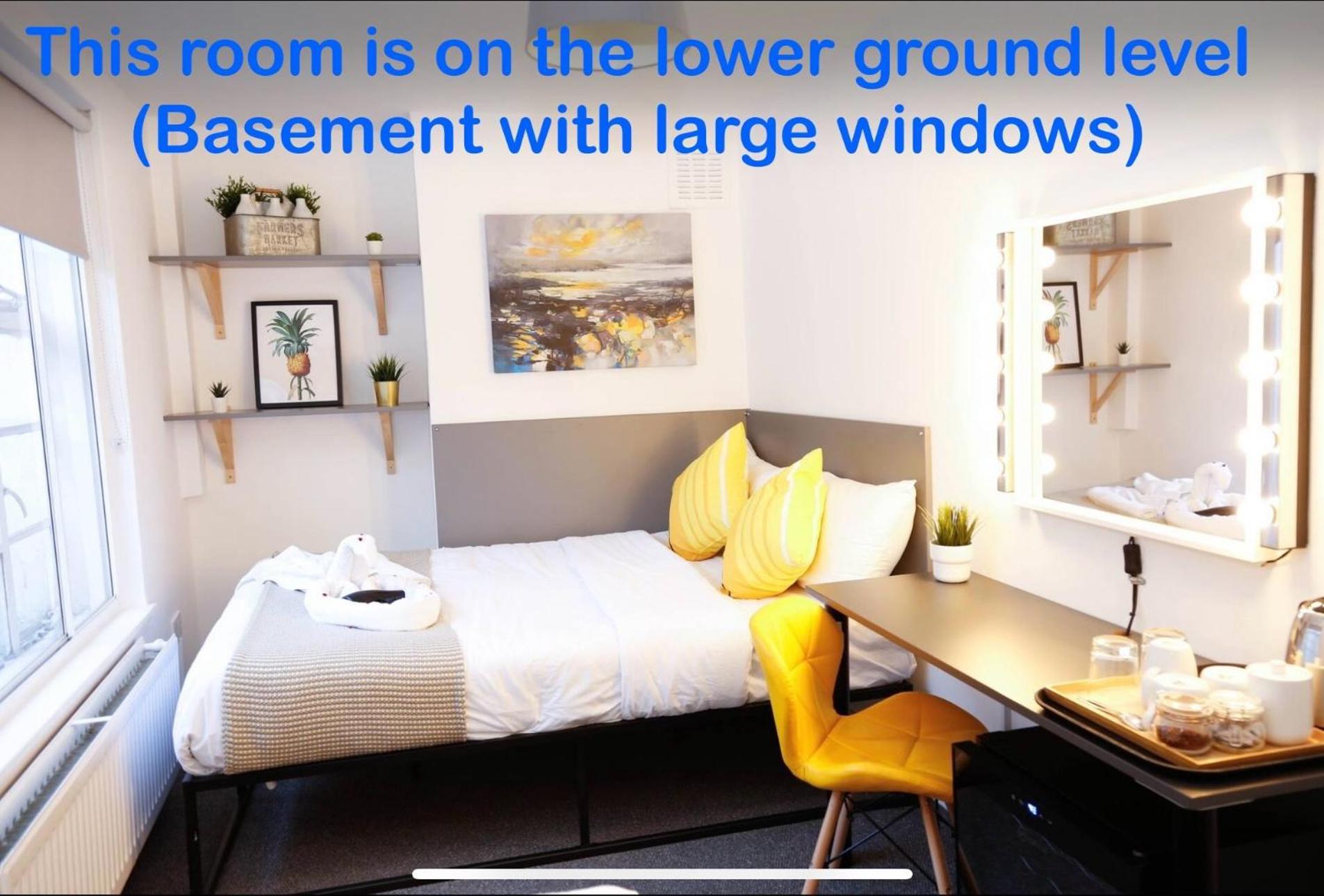 Stylish 1-minute Walk To Camden Town Metro, Shops, Cafes, Bars & Restaurants With Shared Bathrooms Rum i privatbostad *