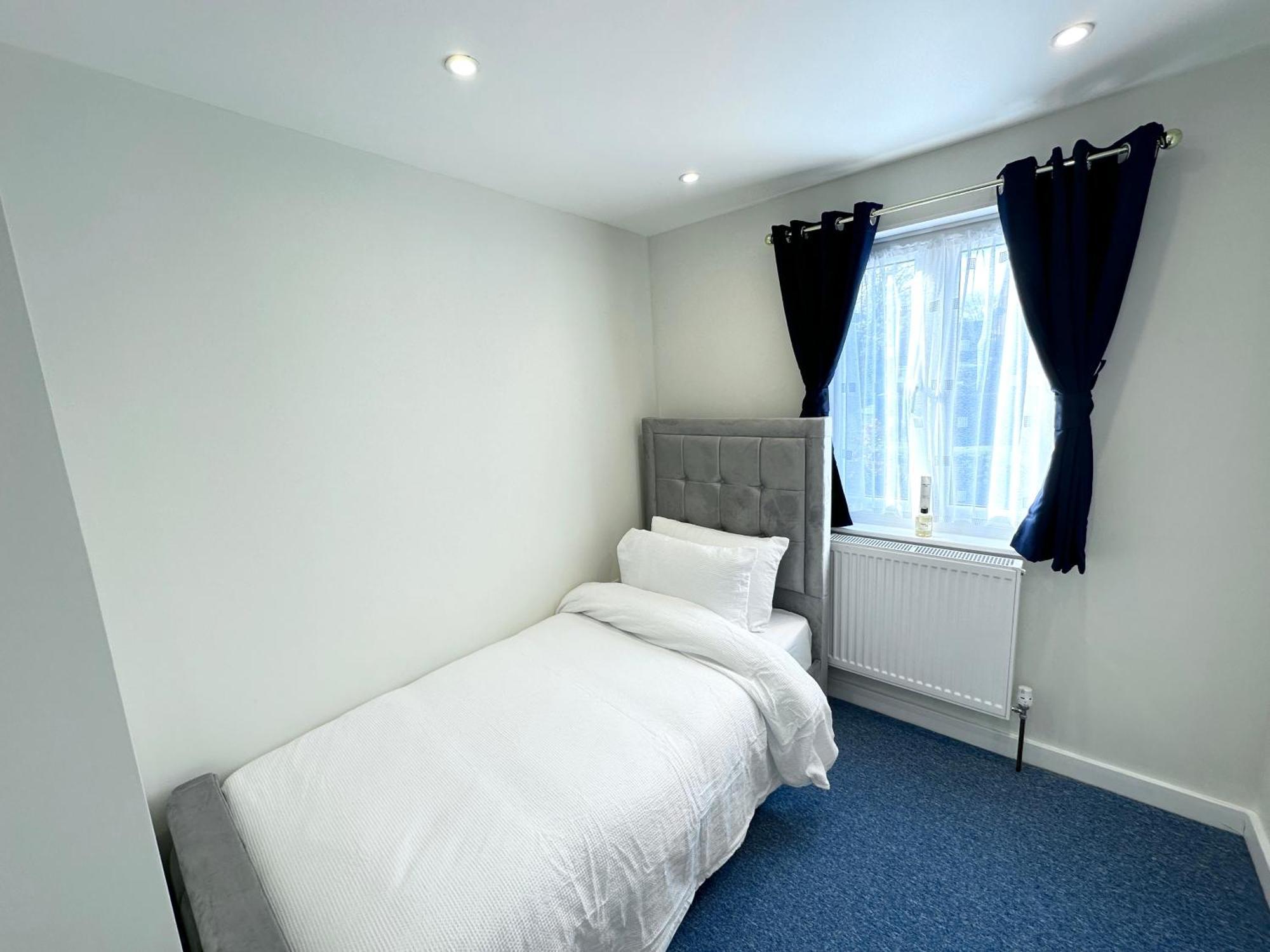 Newly Renovated Bedrooms Near Train And Bus Station Appartement *