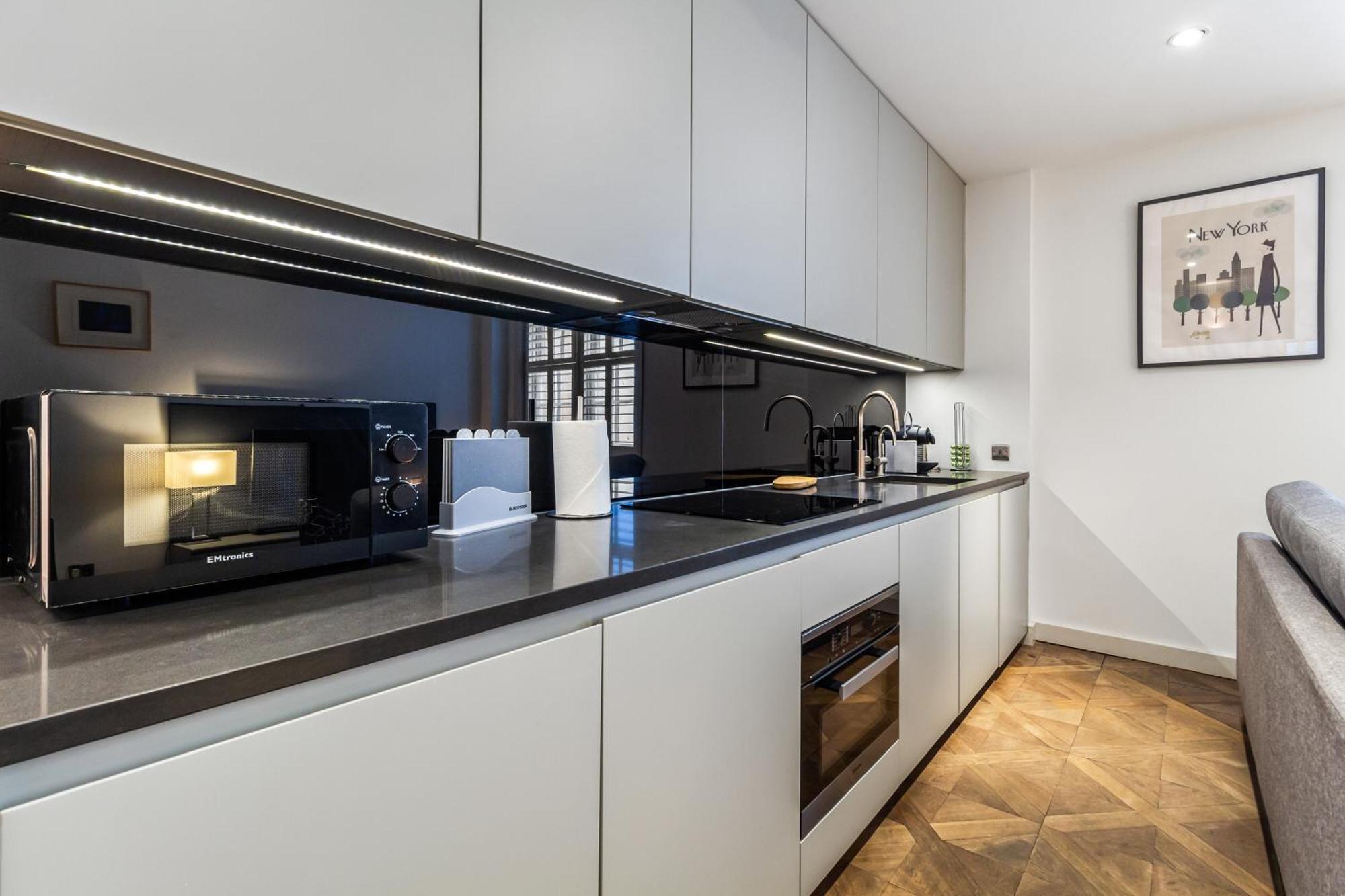 Luxurious Townhouse - La Reserve Knightsbridge Apartment London