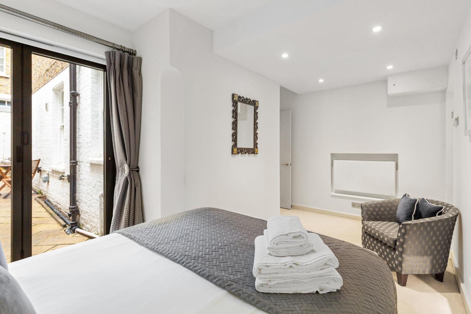 Luxurious Townhouse - La Reserve Knightsbridge Apartment