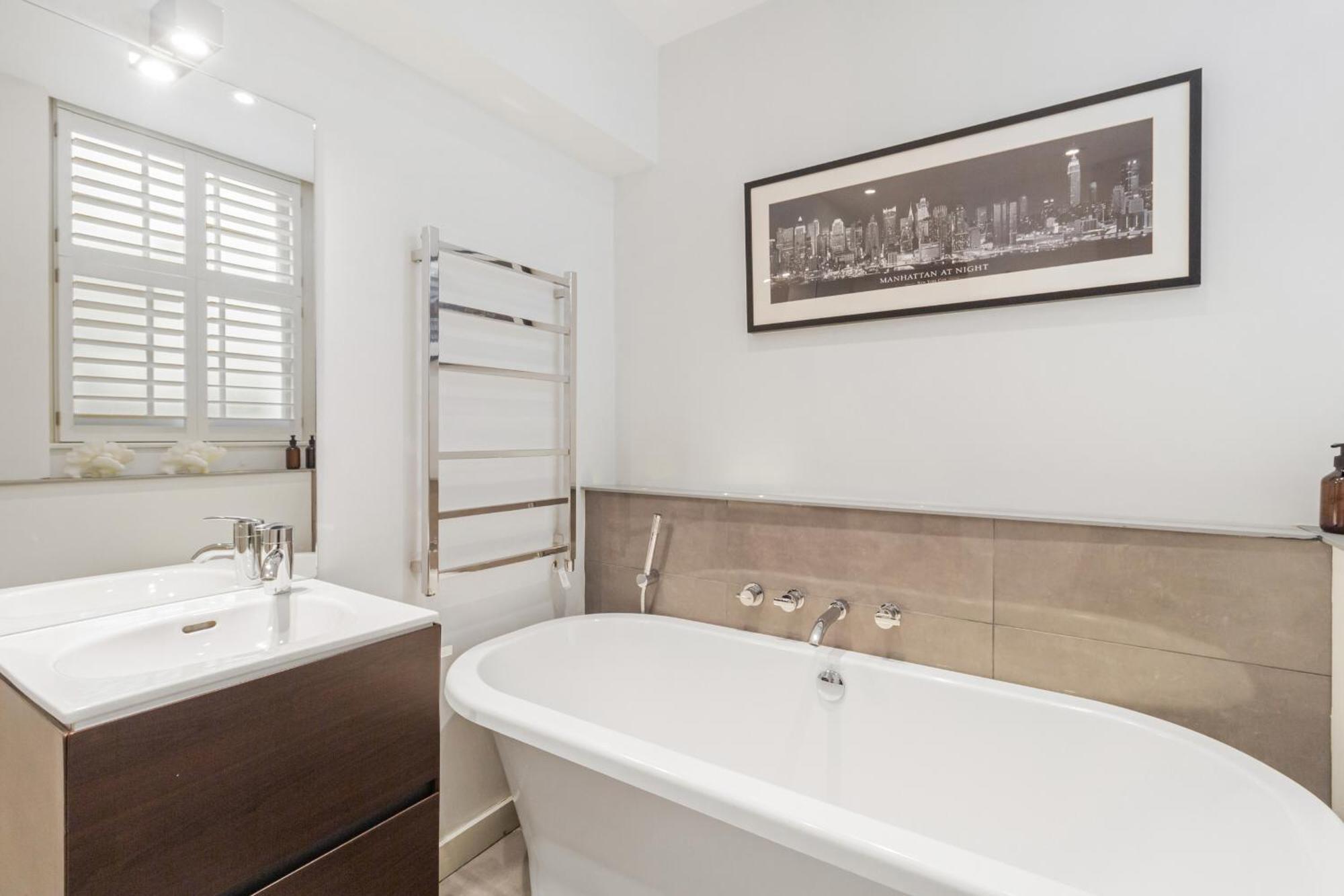 Luxurious Townhouse - La Reserve Knightsbridge Apartment