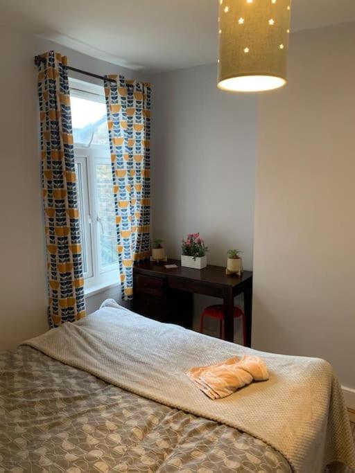 7 Bedroom Victorian House Zone 2 * Londen